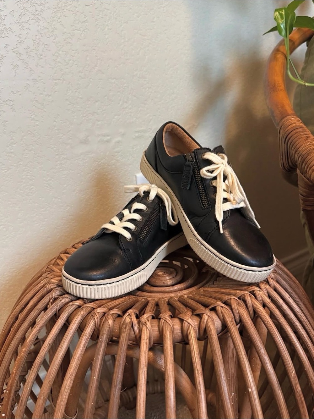 Born Black Leather Sneakers Side Zip Lace Up Comfort Shoes Women’s 7.5 Casual